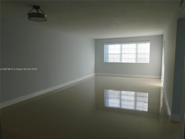 Foto del edificio - 6930 NW 186th St