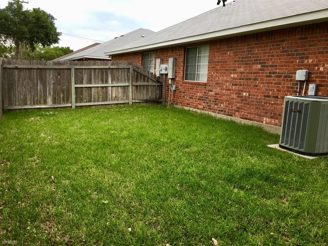Building Photo - 3 br, 2 bath  - 501 Legacy Lane