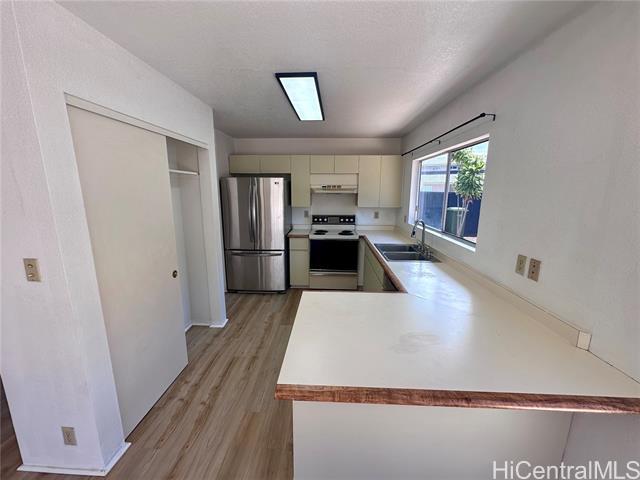 Building Photo - 94-1069-1069 Mele St