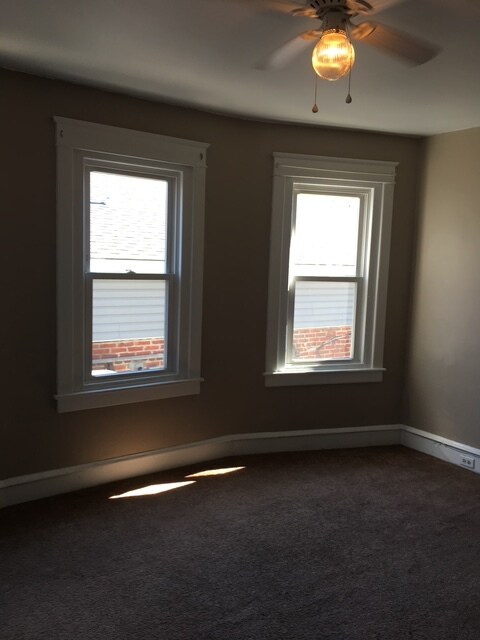 Foto del edificio - 359 W Chester Pike