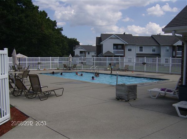 Building Photo - 834 S Sheridan Dr
