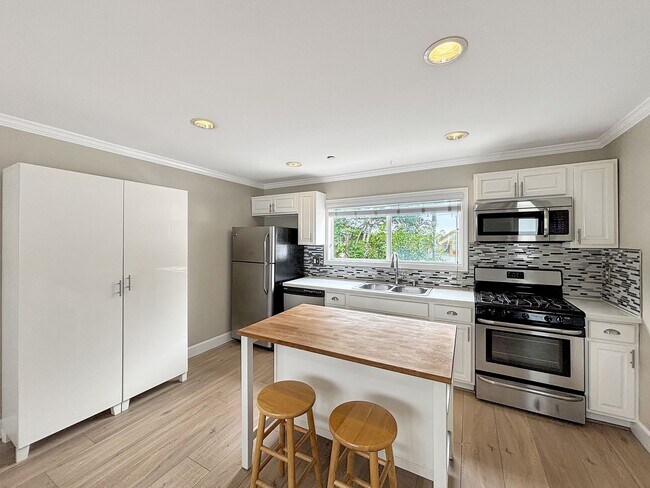 Foto del edificio - Charming 2BD/2BA Condo in University Heigh...
