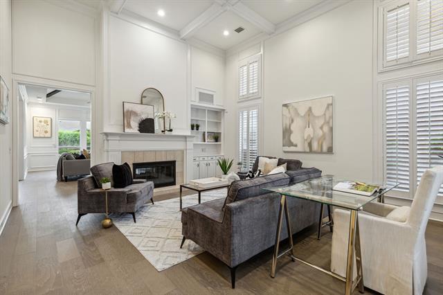 Foto del edificio - 3921 Woodlawn Ln