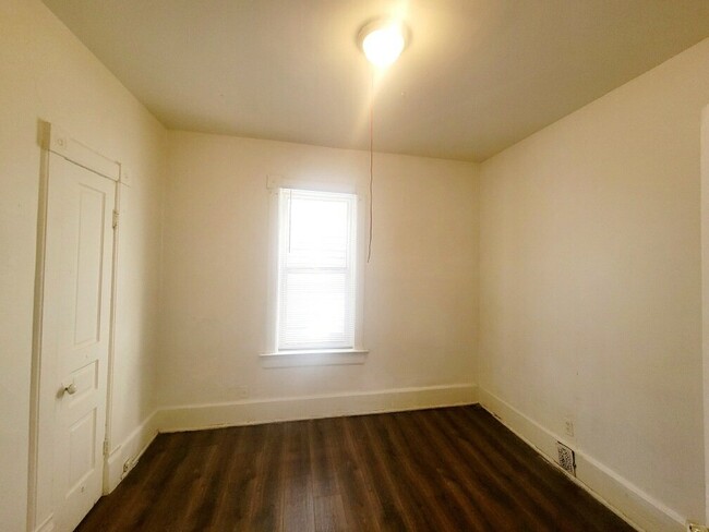 Building Photo - " 1-Bedroom at 1710-1712 W Mineral St: You...