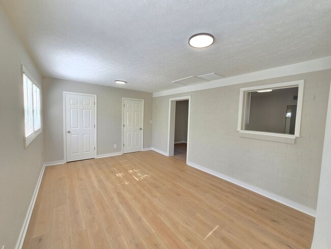 Foto del edificio - Newly Renovated 3 Bedroom Home – Modern Co...