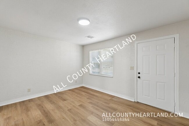 Building Photo - 912 SW 48th St