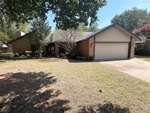 Building Photo - 804 Lakeside Cir