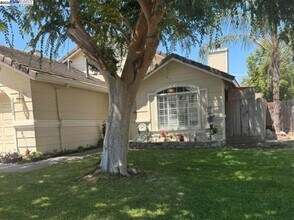 Building Photo - 5325 Avante Ln