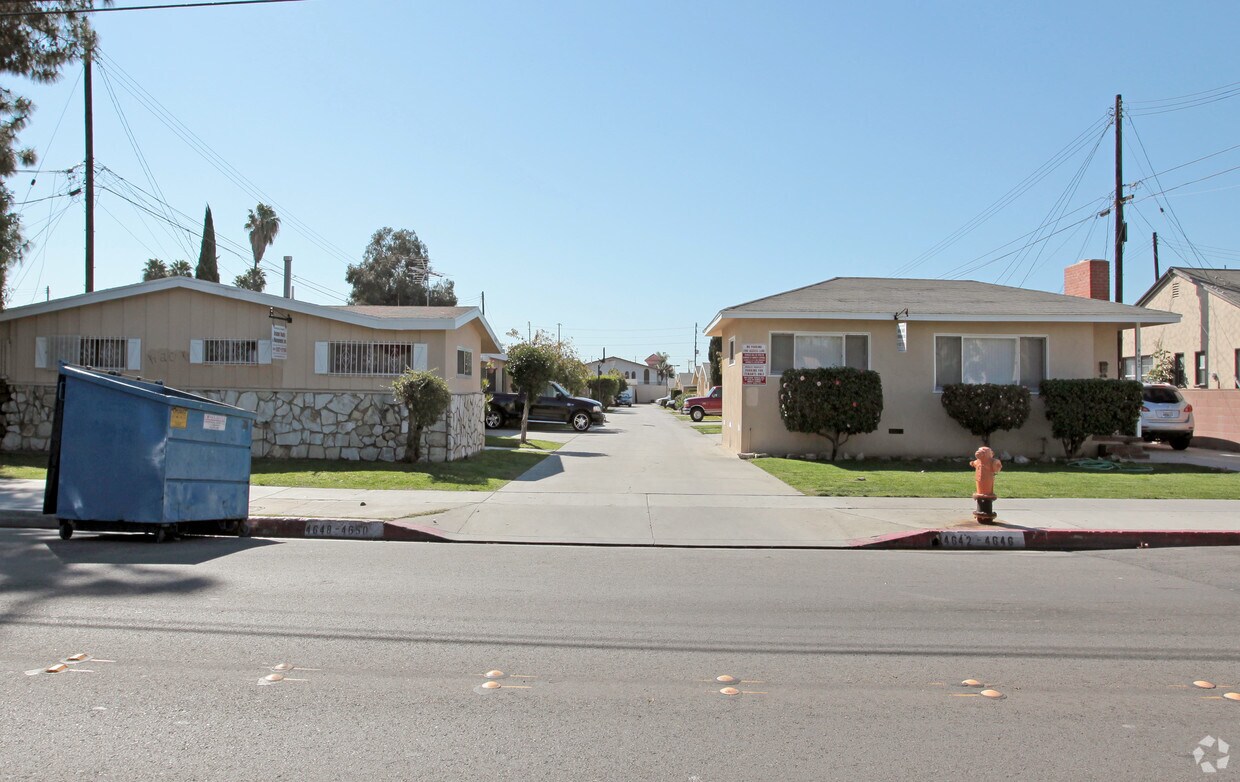 Building Photo - 4642-4650 Live Oak St