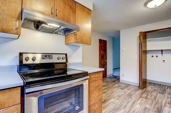 Foto del edificio - 2 bedroom 1 bath with washer/dryer in unit!