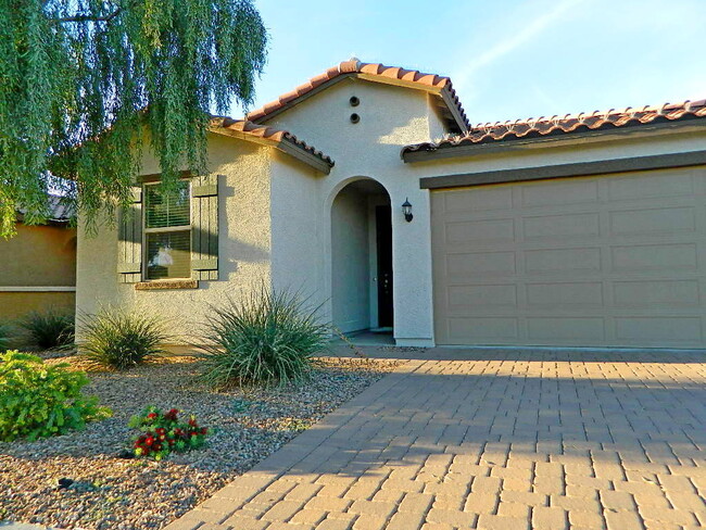 Building Photo - 15408 W Edgemont Ave