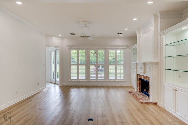Foto del edificio - 316 Autumn Ridge Dr