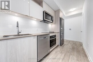 Building Photo - 135-135 Lower Sherbourne St