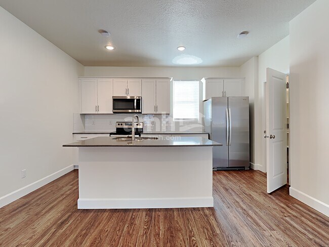 Building Photo - 11078 S Trocadero Ave