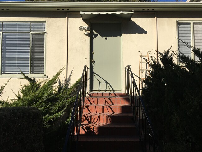 Building Photo - 1550 S Beverly Glen Blvd