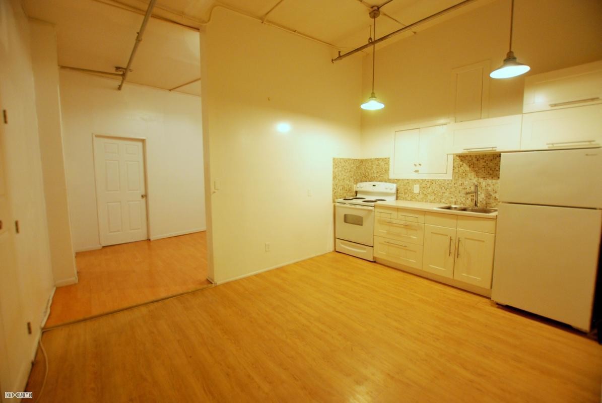 Primary Photo - 27 W 27th St
