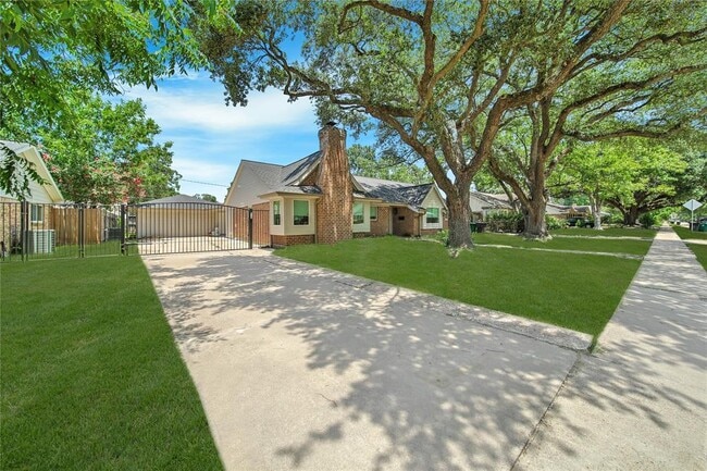 Building Photo - 1078 Curtin St