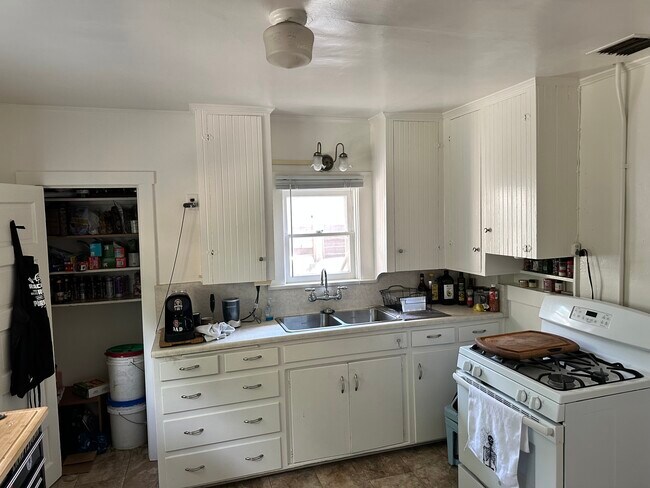 Kitchen - 2228 I St