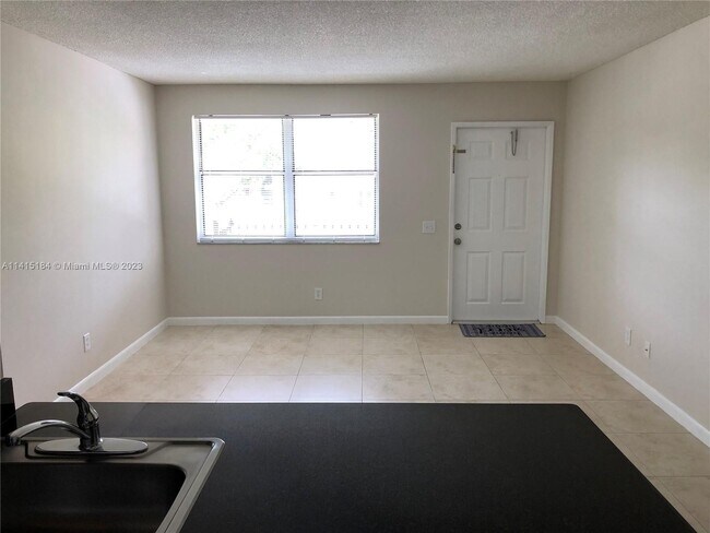 Foto del edificio - 759 NW 104th Ave