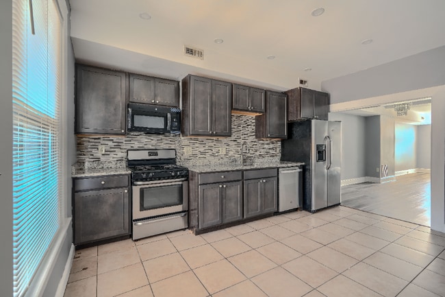 Photo - 709 N Linwood Ave Townhome