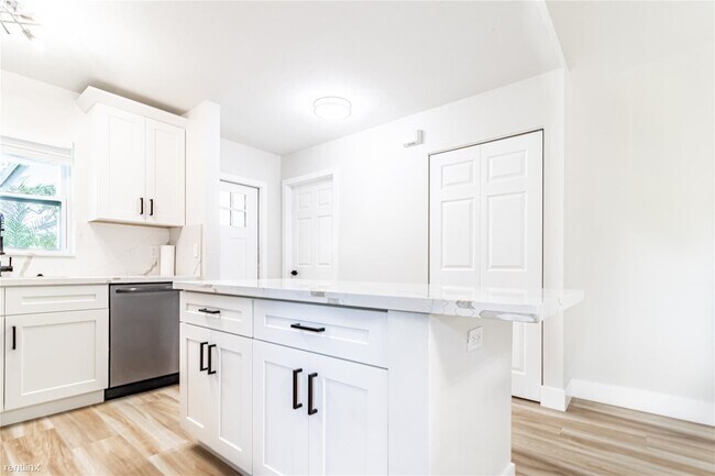Foto del edificio - 4 br, 2 bath House - 305 S Swinton Ave