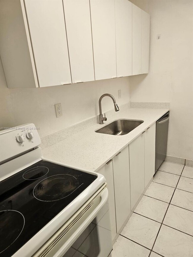 Foto del edificio - 605 NW 72nd Ave