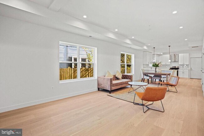 Foto del edificio - 4421 Kane Pl NE