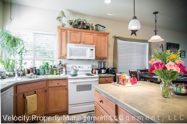 Building Photo - 61211 Fairfield Dr