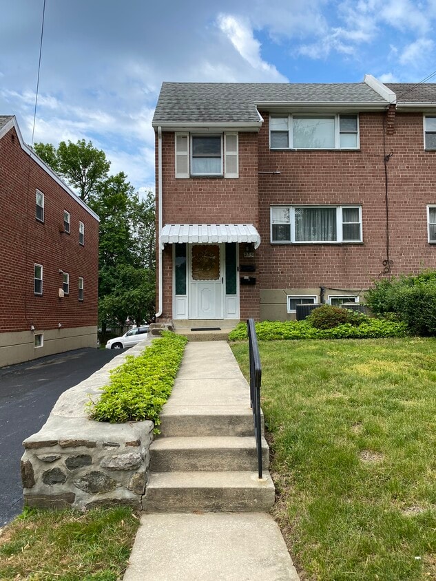 235 S Park Way Unit 2, Broomall, PA 19008 Condo for Rent in Broomall