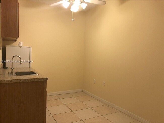 Foto del edificio - 4908 SW 142nd Pl
