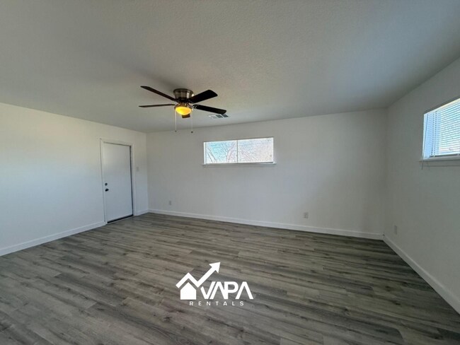 Building Photo - 4419 Tropical Dr