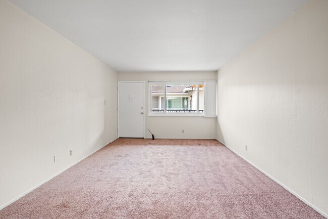 Foto del edificio - Garage & In-Unit Laundry! 3 Bedroom Apartm...