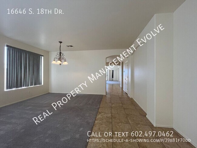 Building Photo - Spacious Phoenix Home