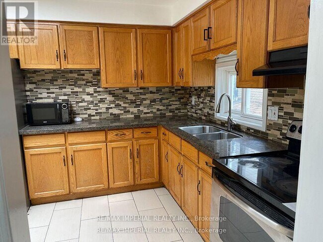 Photo du bâtiment - 166 Hupfield Trail