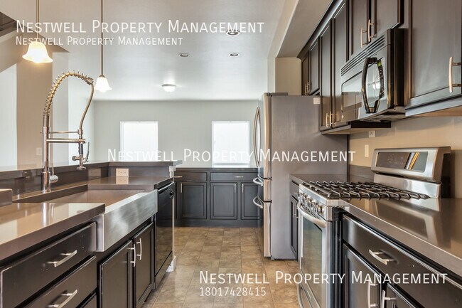Building Photo - Gorgeous 4-bed Townhome in Daybreak