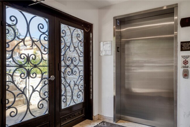 Foto del edificio - 12916 Moorpark St