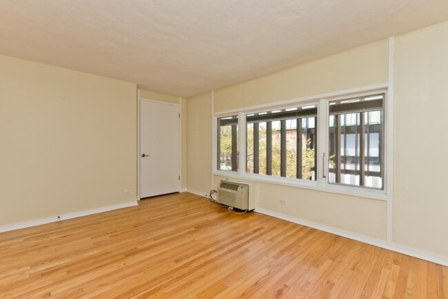 Foto del edificio - 2 bedroom in Chicago IL 60657