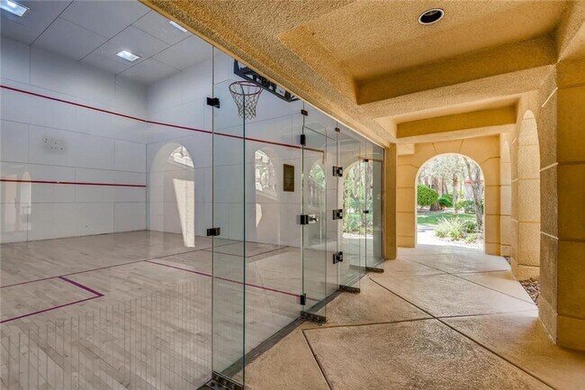 Foto del edificio - Meridian Unfurnished 2 Bed | 2 Bath St Tropez Floor Plan Unit w/ Sphere View (New Pictures Coming...