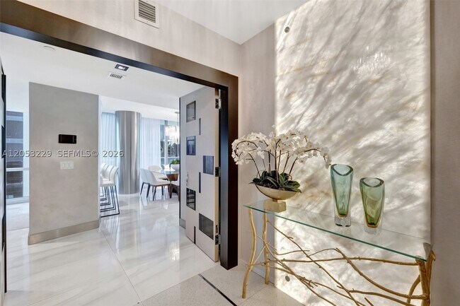 Foto del edificio - 17121 Collins Ave