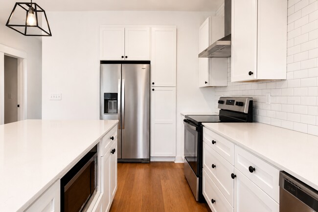 Foto del edificio - 4-Bedroom Home Steps from the Pool | Close to TTU & Downtown Cookeville