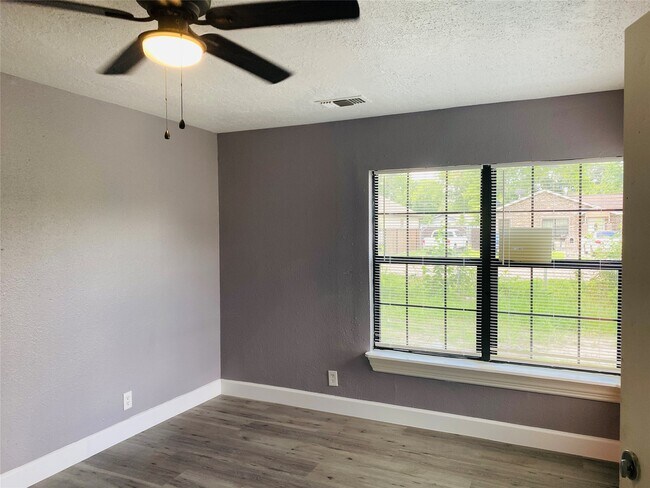 Building Photo - 7547 Laura Koppe Rd