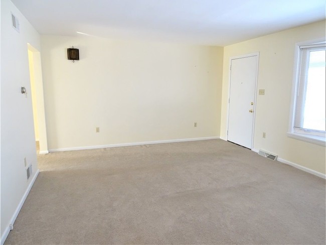 Building Photo - 4757 Elizabethtown Rd