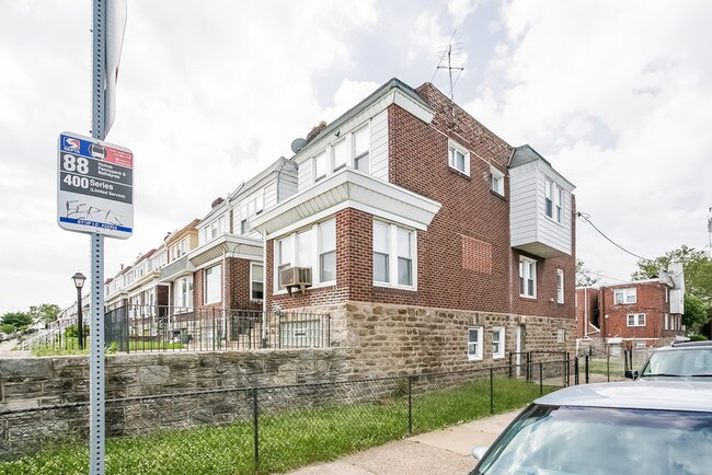 Building Photo - 3100 Unruh Ave