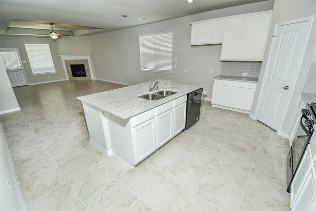 Foto del edificio - 21218 Flowering Dogwood Cir