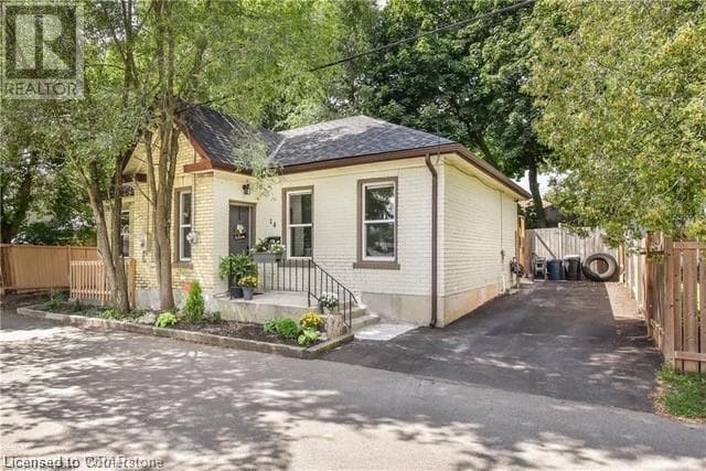 Primary Photo - 14 Barrie Ln