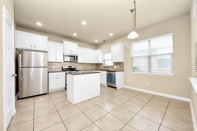 Foto del edificio - 6106 Grassy Haven Ln