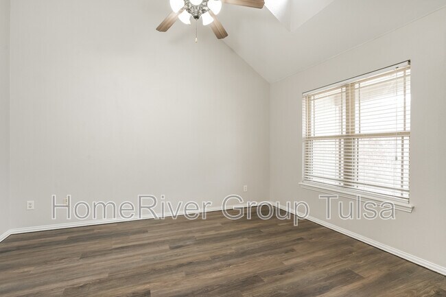 Foto del edificio - 13313 E 43rd St