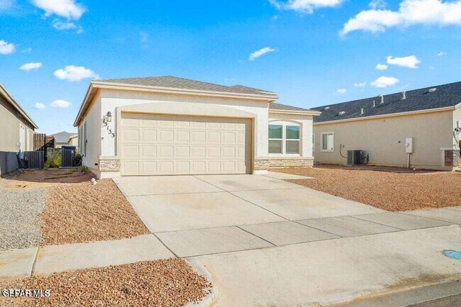 Foto del edificio - 15133 Composition Ave