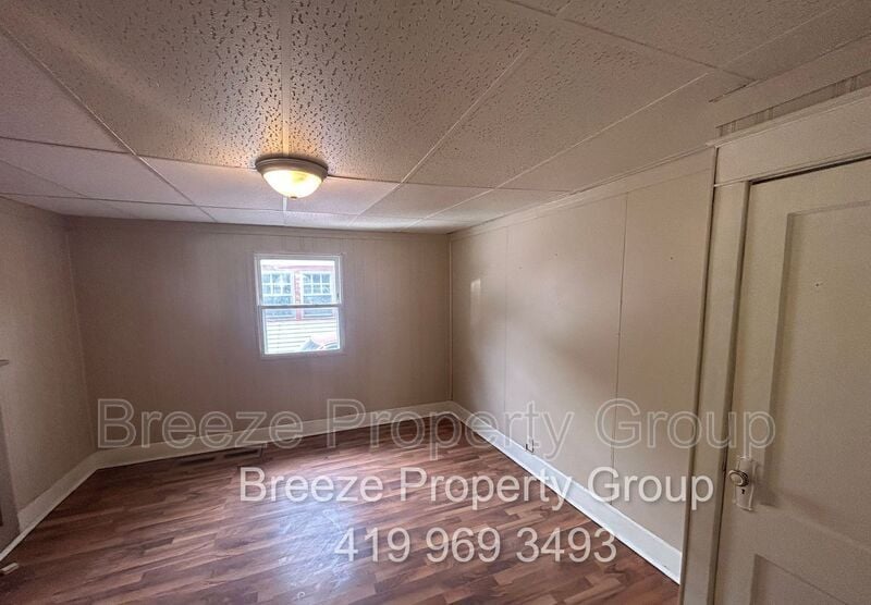 Primary Photo - 443 E Albert St