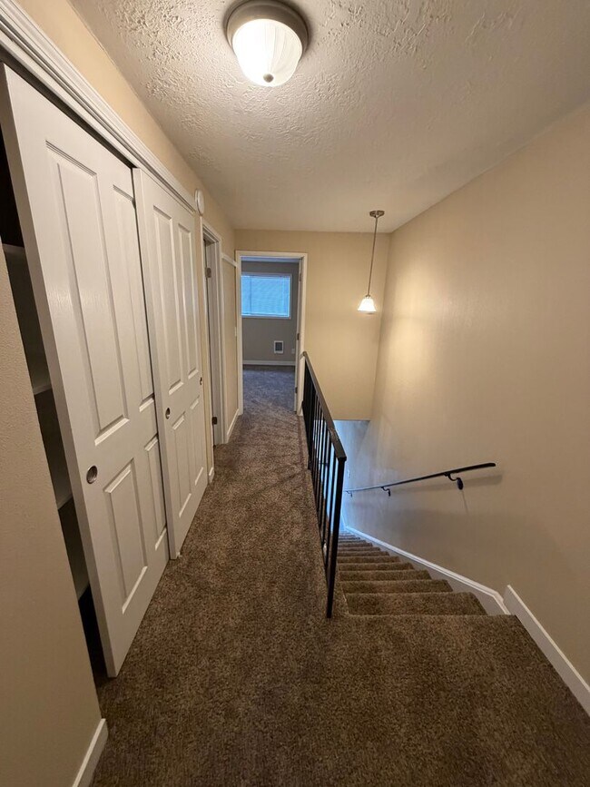 Foto del edificio - Sunnyside Duplex